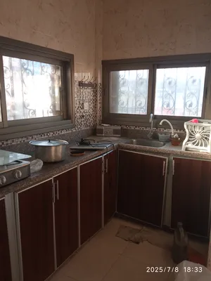 ‏٥ غرف نوم ‏.‏ ٣ حمّامات ‏.‏ 230 م٢‏0