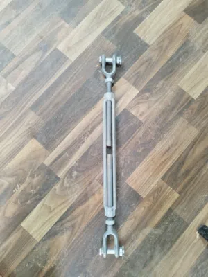 مشدّات معدنية مقاومة للصدأ (Turnbuckles)