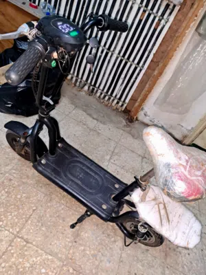 Electric Scooter with Seat - Excellent Working Condition