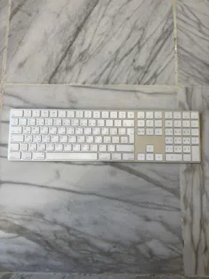 Apple Magic Keyboard مع لوحة أرقام – عربي / إنجليزي