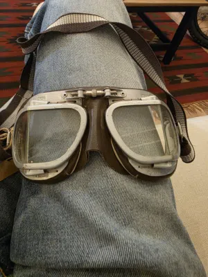 نظارات طيران من الحرب العالمية الثانية بحالة ممتازة