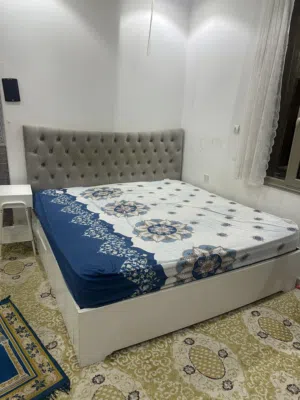 غرفة نوم بحالة ممتازة 4 قطع
