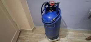 انبوبه غاز مطبخ للبيع معاها منظم وخرطوم ومفتاح وحامل ألومنيوم