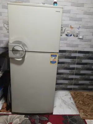 ثلاجه توشيبا استعمال خفيف سعه 378لتر لون ابيض لؤلؤي بدون صيانات ابدا الثلاجه استعمال خفيف وليس خدوشا