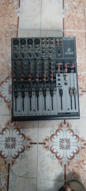 خلاط صوت بيرينجر XENYX X1204USB،