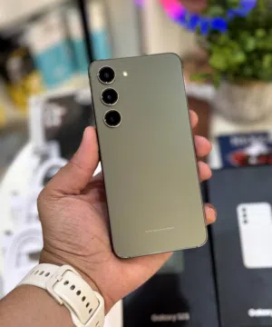 عرض خااص : Samsung S23 256gb هواتف نظيفه جدا بحالة الوكالة بدون اي شموخ أو أعطال مع ضمان و ملحقات