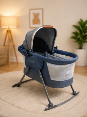المنتج المحدد في الصورة هو سرير متنقل بمظلة دافوديل من ماركة جونيورز (Juniors Daffodil Travel Bed).