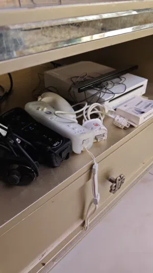 wii modded  مهكر مع كامل اغراضه وحالته ممتازه