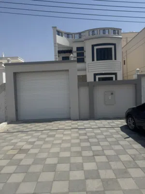 فله شبه جديده للبيع بالأثاث من المالك