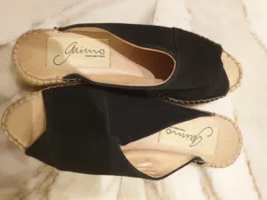 New Spanish black shoes حذاء جديد لون اسود اسباني