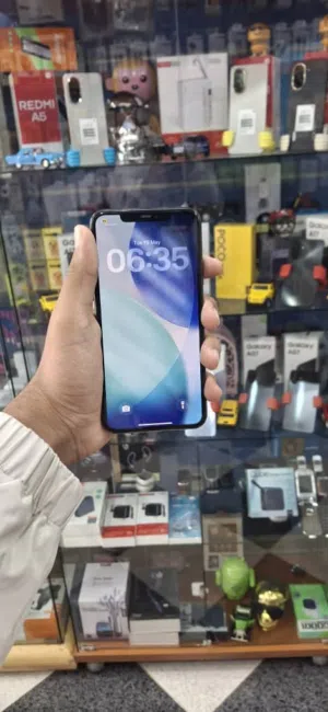 iPhone 11pro max حالة ممتازة مستعمل فقط 1سنة مش مغير شي