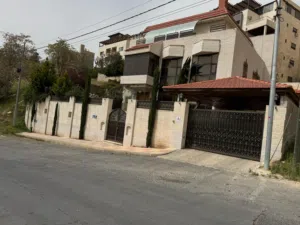 فيلا للبيع في عبدون بسعر ممتاز