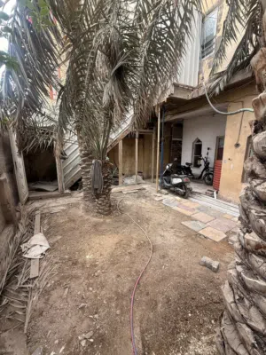 منزل من طابقين للايجار التجاري فقط في المطيحه
