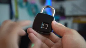 قفل ذكي قابل للشحن يعمل ببصمة الإصبع وبدون أي مفتاح FINGER-LOCK
