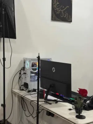 سيت اب كيمنك كامل للبيع (RTX4060) شاشة، ميز، كرسي، مايكروفون، ماوس، كيبورد، هيدسيت،