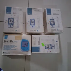 اجهزة فحص سكري بدون شرائح ومستلزمات