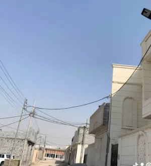 عندي قطعة100متر مربعة بالتنومة قرب حي الموضفين شارع شهداء ثاني قطعة عن تبليط موقع جدا مميز طابو صرف