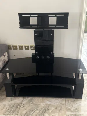 طاولة تلفزيون مع حامل جداري