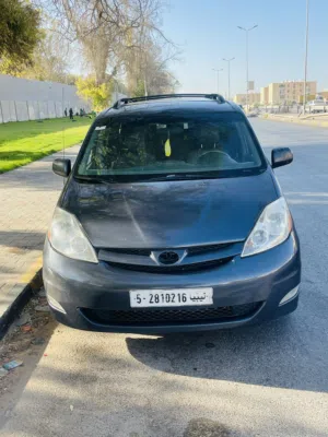 Used Toyota Sienna in Tripoli