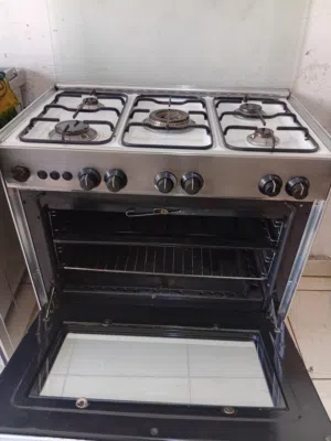 غاز 5عيون القياس 80سم بحاله ممتازه قطعو الأصلي كامل بسعر مناسب 65للاستفسار على رقم  الله يبارك لصاحب
