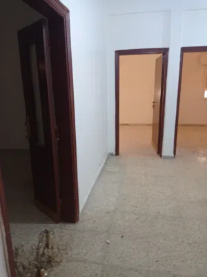 عماره  مكونه من اربع طوابق مكونه من ست شقق