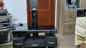 طاولة شبه جديدة  طاولة للشاشة