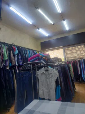 ملابس أوربي للبيع كامله بحاله ممتازه اغلبها ماركات عالميه