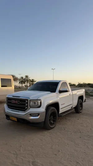 Used GMC Sierra in Buraimi