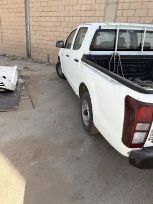 سياره اسوزو بيك اب