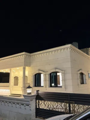 4 Bedrooms . 3 Bathrooms . 230 m22