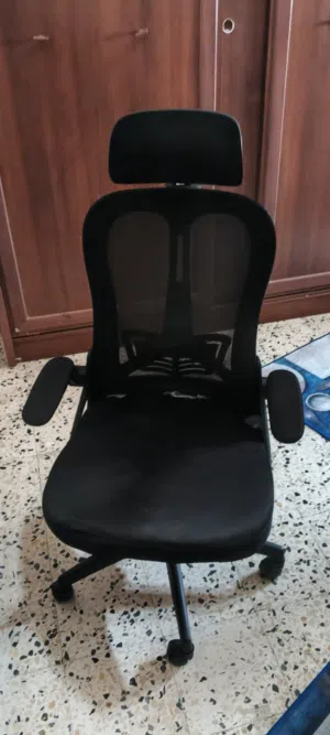 كرسي مكتب مريح بمسند رأس