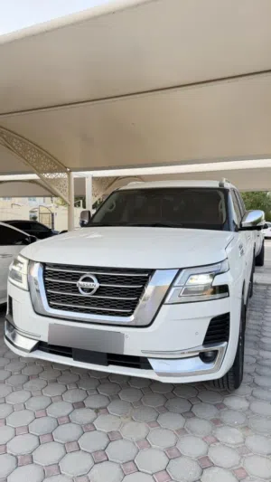 للبيع نيسان بلاتينيوم 2020