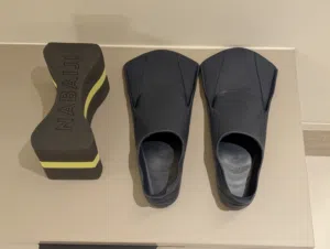 Swimming Fins + Pullbuoy to improve swimming technique DECATHLON