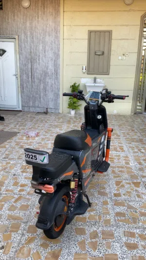 دراجه شحن اسمهاx900نضيفه كلش 5 بطاريات