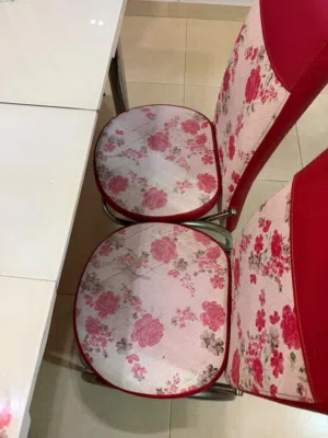 ميز مطبخ للبيع مع كراسي عدد (6)