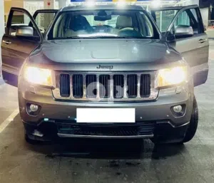 Jeep Grand Cherokee 2012 (Grey)