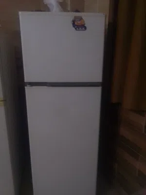 ثلاجه هيتاشي شبه جديده.