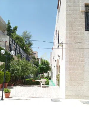 570 m2 4 Bedrooms Villa for Sale in Amman Um Uthaiena