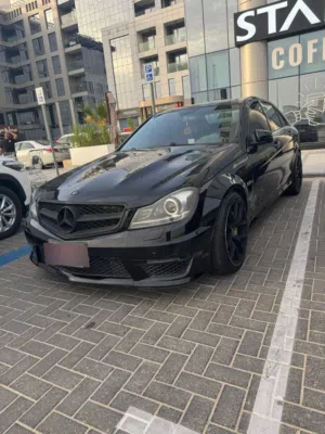دق سلف وامشي وقابل بشيء بسيط Mercedes c63 2010