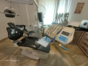 كرسي اسنان و ادوات عيادة اسنان للبيع