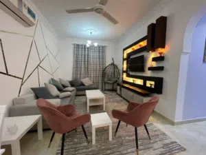 z9 غرفتين وصالة شهري فرش جديد vip ،الروضه 2 -موقع مميز- شارع الشيخ عمار مباشره