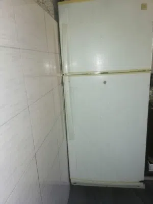 ثلاجه دايو 220w 240w للبيع بسعر جميل و مناسب محتاجه قليل من التنظيف الخفيف بروده جميلة