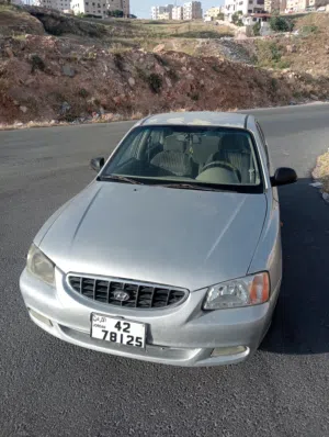 هيونداي فيرنا 2009 صالون سيدان مع رخصة وميزات مميزة - فضي