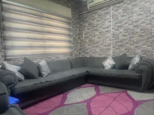 طقم كنب كورنر مع بفه بحالة الوكالة تنجيد جديد مرفق الصور بسعر مغري