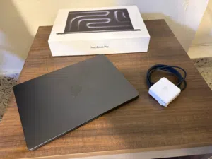Macbook pro Open box (غير مستعمل)