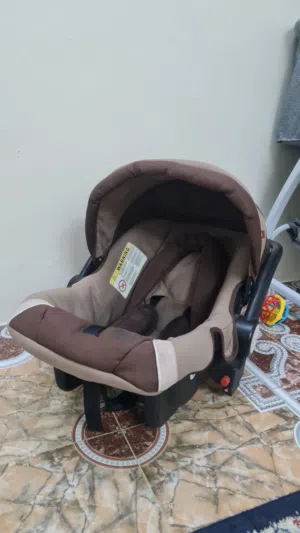 كرسي سيارة للبيبي