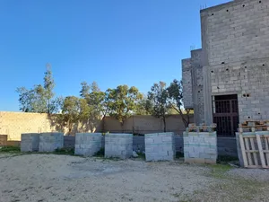 منزل دورين به أربعة شقق