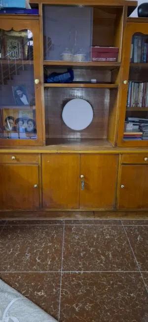 معرض ومكتبه