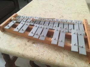 آلة اكسلفون و ميلوديك