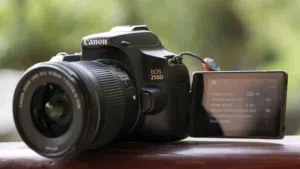 كاميرا canon 250d شبه الجديده تماما